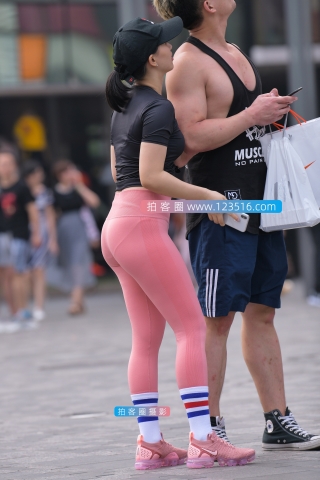 【街拍之魂赛帖】B102、靓丽粉色健身达人
