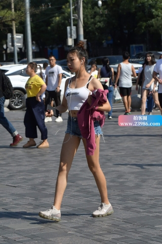 挺拔身材小辣妹