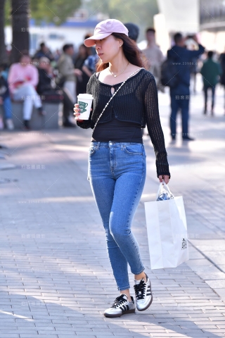 ★微丰腴逛街牛仔裤美女