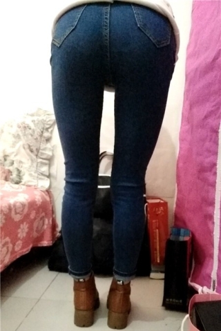 查看完整内容：可爱牛仔裤小妹卧室玩自拍 [657 MB]（视频版） - 共8张图片