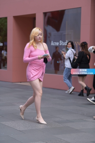 查看完整内容：街拍微胖的粉色包臀裙美眉 - 共21张图片