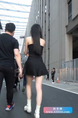 4K - 性感火辣身材美女 [1.76 GB/MP4]（视频版）