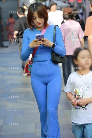 【玻璃街拍】蓝色瑜伽裤