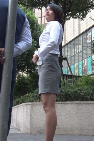 查看完整内容：4k-白衬衫短裙高跟鞋干练的制服美女 [3.66 GB]（视频版） - 共10张图片