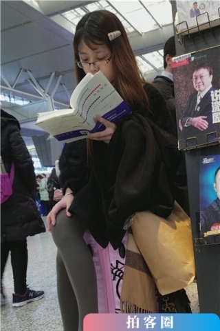 查看完整内容：4k-人人都是低头族的时代，这位位子绝对是一股清流。（视频版） - 共8张图片