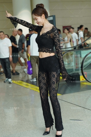 蕾丝衣裤--小龙鼠~