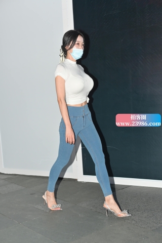 丰满紧牛美女（完整版）