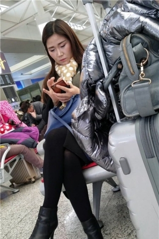 查看完整内容：4K黑色裤袜短靴气质性感美女（视频版） - 共8张图片