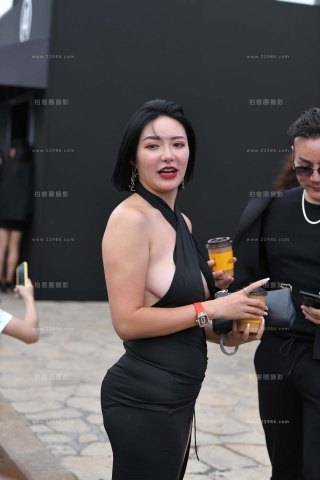 豪放性感韵味贵妇