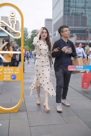 街拍套装裙美女