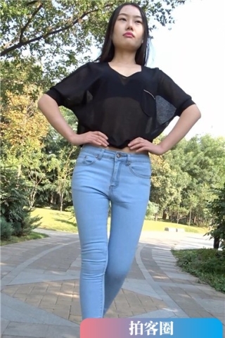 查看完整内容：透明黑衣翘臀紧身牛仔裤美女公园模拍 [4.08 GB]（视频版） - 共12张图片