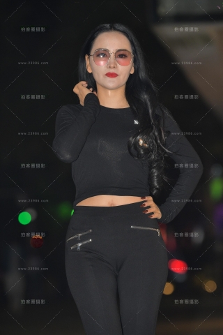 夜拍黑色紧身裤**