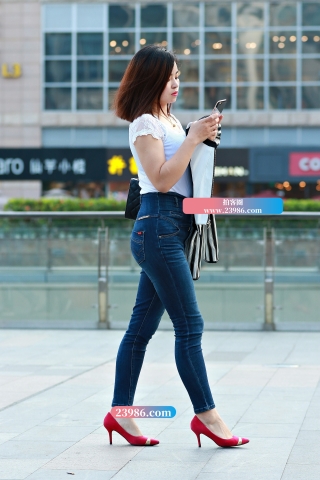 查看完整内容：高腰 紧牛 翘臀 红高跟 - 共20张图片