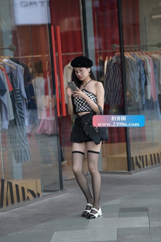街拍长筒网袜妹~