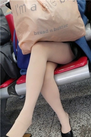 查看完整内容：4k超清，性感肉丝袜美腿极品熟女姐姐（视频版） - 共8张图片