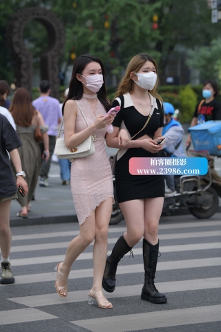 街拍修身裙气质美女