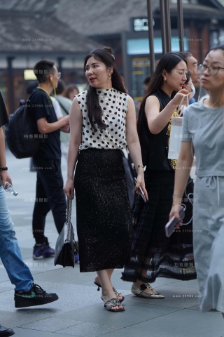 查看完整内容：成熟韵味黑色裙美妇 - 共15张图片