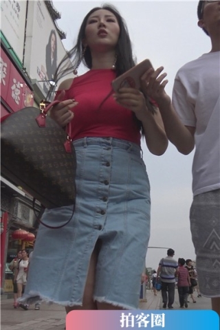 查看完整内容：4k-街拍超级丰满牛仔裙女神姐姐 [1.28 GB]（视频版） - 共10张图片