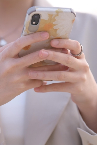 白皙的肉腿小姐姐，小手都很美~