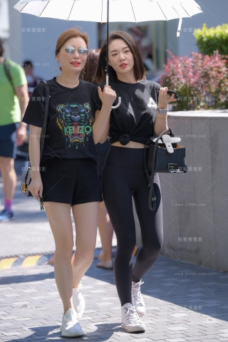 【街拍之魂赛帖】和闺蜜逛街的黑色紧身