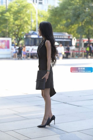 街拍性感高跟鞋美女