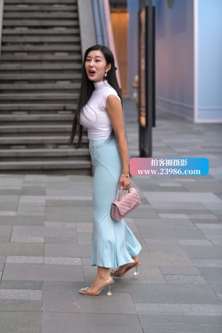 搭讪街拍前凸后翘美女