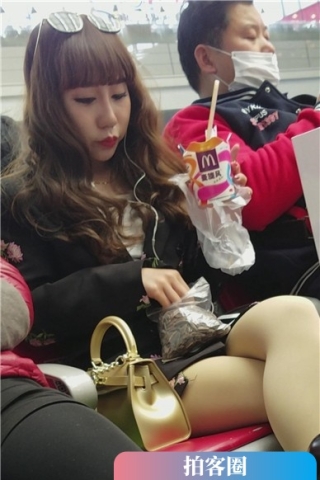 查看完整内容：4k-肉色丝袜美腿美女打扮时尚前卫（视频版） - 共6张图片