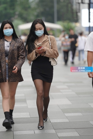 街拍包臀裙咖啡丝美眉