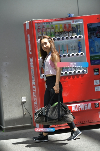 【街拍之魂赛帖】一发可爱的剪刀手