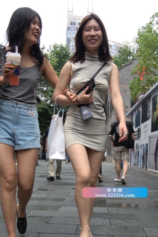 4K - 街拍包臀短裙高跟美女 [2.33 GB/MP4]（视频版）