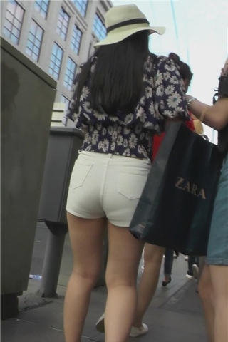 查看完整内容：紧身白短热裤圆臀美腿女孩 [856 MB]（视频版） - 共8张图片