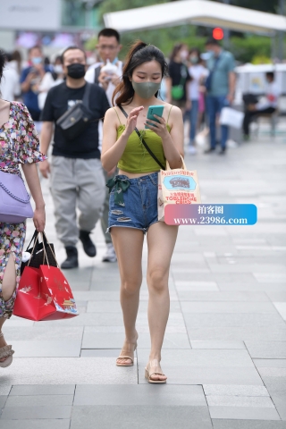 街拍小清新女孩