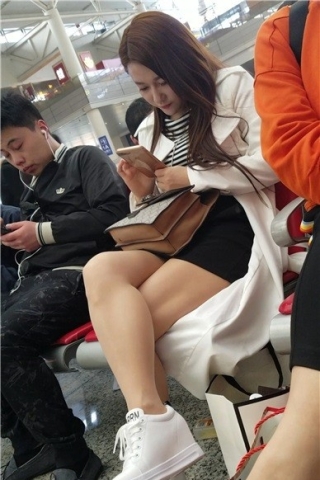 查看完整内容：4k-性感美腿漂亮美眉（视频版） - 共8张图片