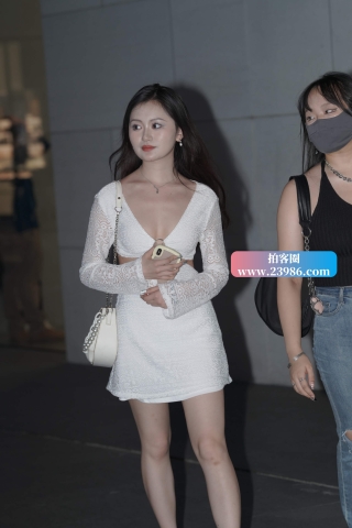 查看完整内容：白裙小可爱~ - 共22张图片