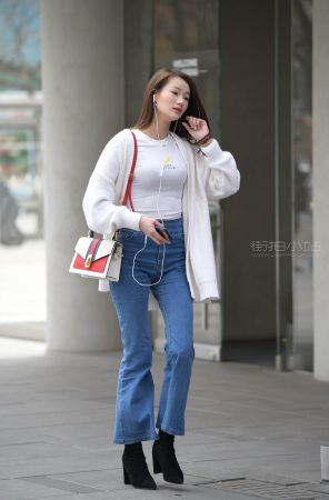 查看完整内容：街拍牛仔裤大长腿美姐 - 共20张图片