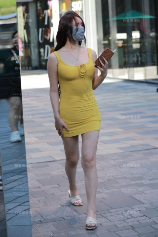 黄色包臀裙美女