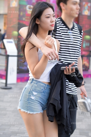 【红石赛帖】性感牛仔热裤美女