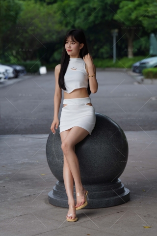 白裙小姐姐 【图片➕视频】