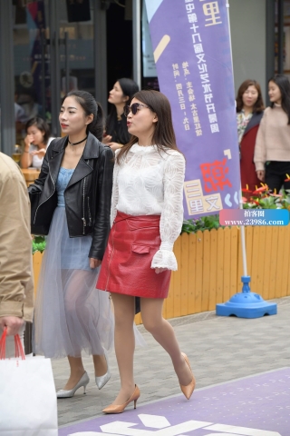 很有质感的红皮裙、丝袜少fu