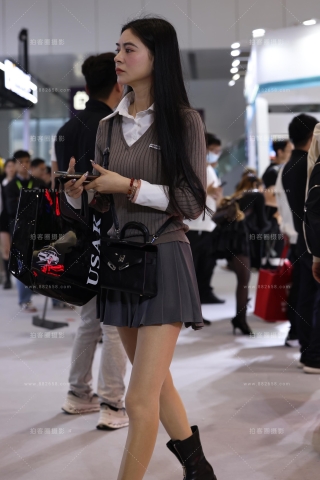 20250228灰色丝袜长腿小姐姐