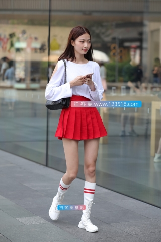 【凯恩赛帖】秀丽长腿女孩 性感的百褶裙