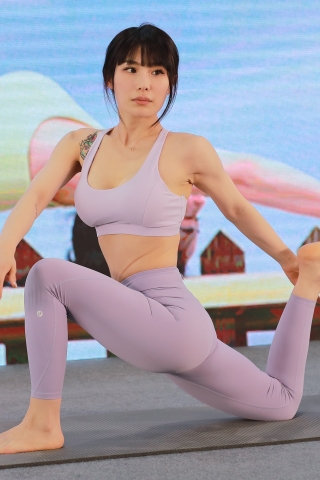 【玻璃街拍】瑜伽展示