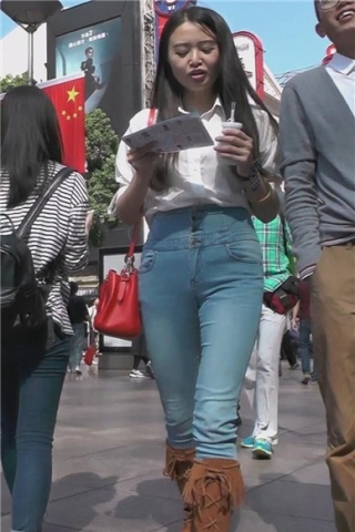 查看完整内容：紧身蓝色牛仔裤小姐姐身材棒棒哒 [1.02 GB]（视频版） - 共10张图片