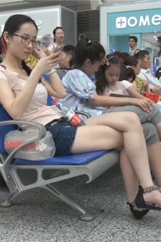 查看完整内容：美腿热裤粉T恤美脚丫s妇 [431 MB/WMV]（视频版） - 共10张图片