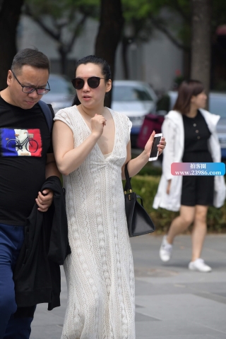 街拍长裙贵妇风韵犹存