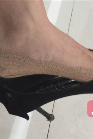 偶遇极品美腿船袜高跟鞋美足晾脚（视频版）