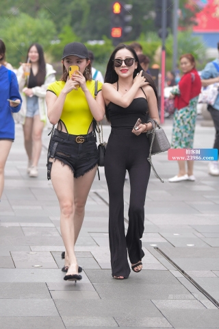 【视觉冲击赛贴】性感高叉配热裤的小姐姐