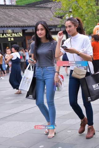 【街拍之魂赛帖】逛街的清纯牛仔MM