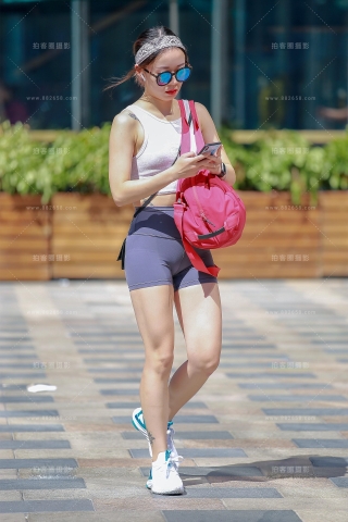 查看完整内容：紫色短裤小妹 - 共18张图片