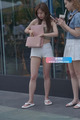 白短热牛小姐姐